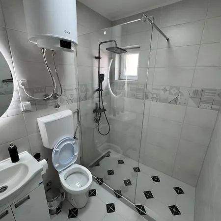 Проживание в семье Mitic 1 *